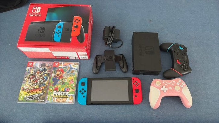 Nintendo switch met 2 controllers en games, Ophalen, Met games, Met 2 controllers, Zo goed als nieuw
