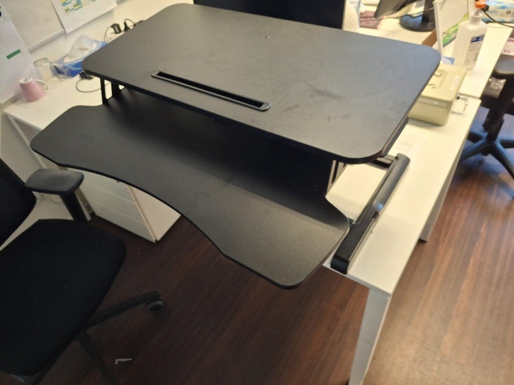 Zit-sta bureauverhoger / monitorverhoger met gasveer, Diversen, Bureau-accessoires, Ophalen, Gebruikt