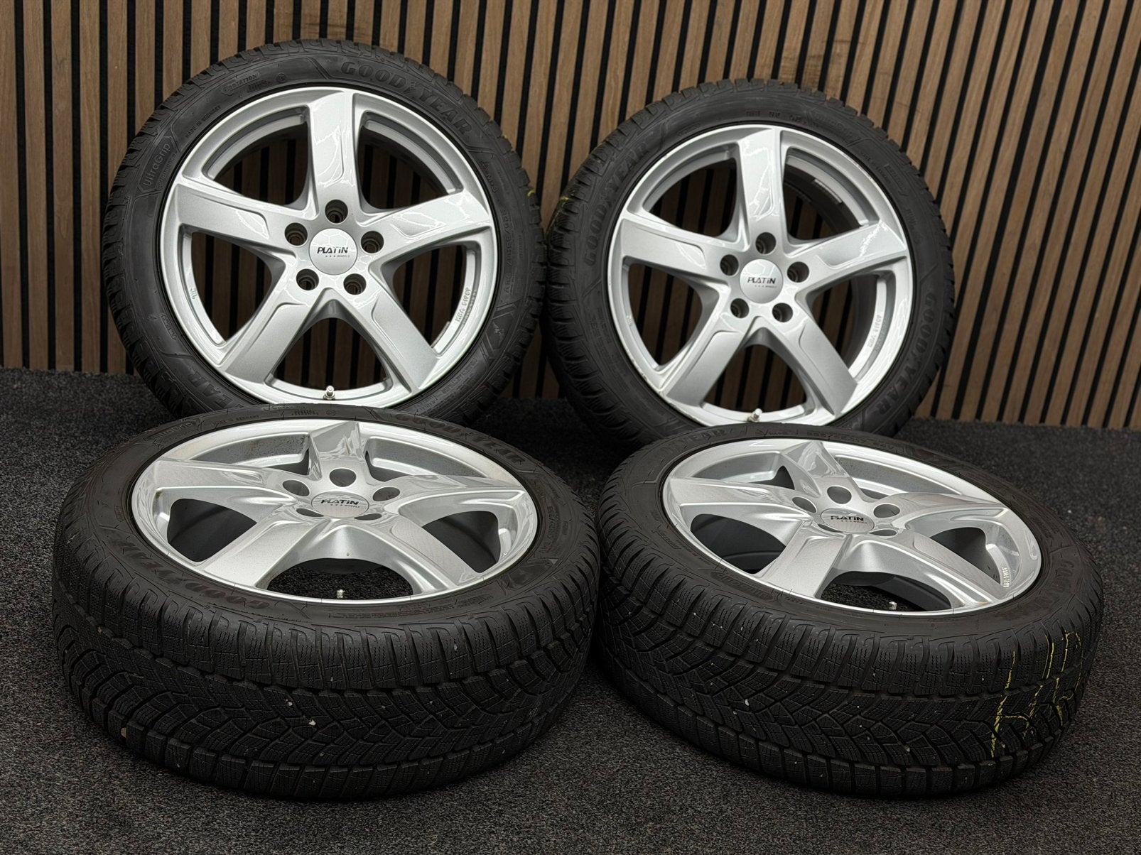 WINTER! 17 inch Platin P84 - Golf Leon 5x112 ET45 225/45/17, Auto-onderdelen, Ophalen, ., Banden en Velgen, 17 inch