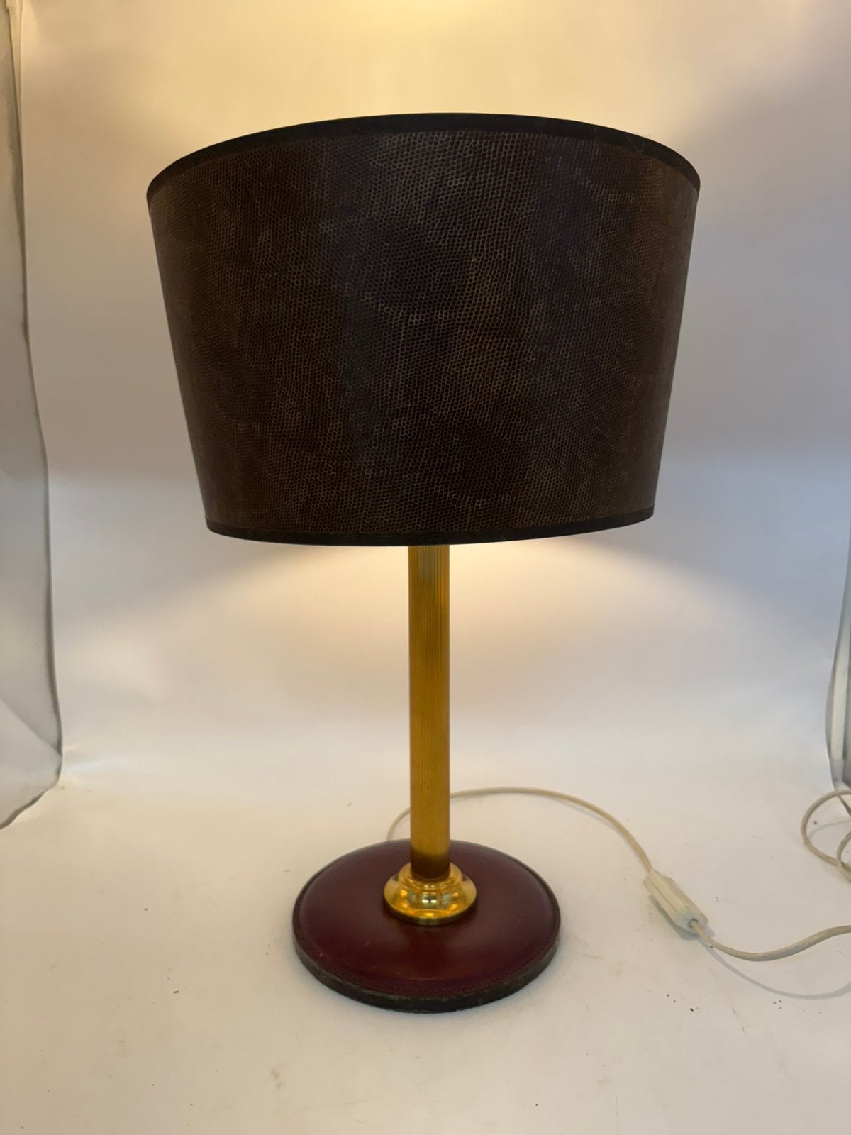 Vintage Tafellamp in Jacques Adnet Stijl – Leer, Messing, Ophalen of Verzenden