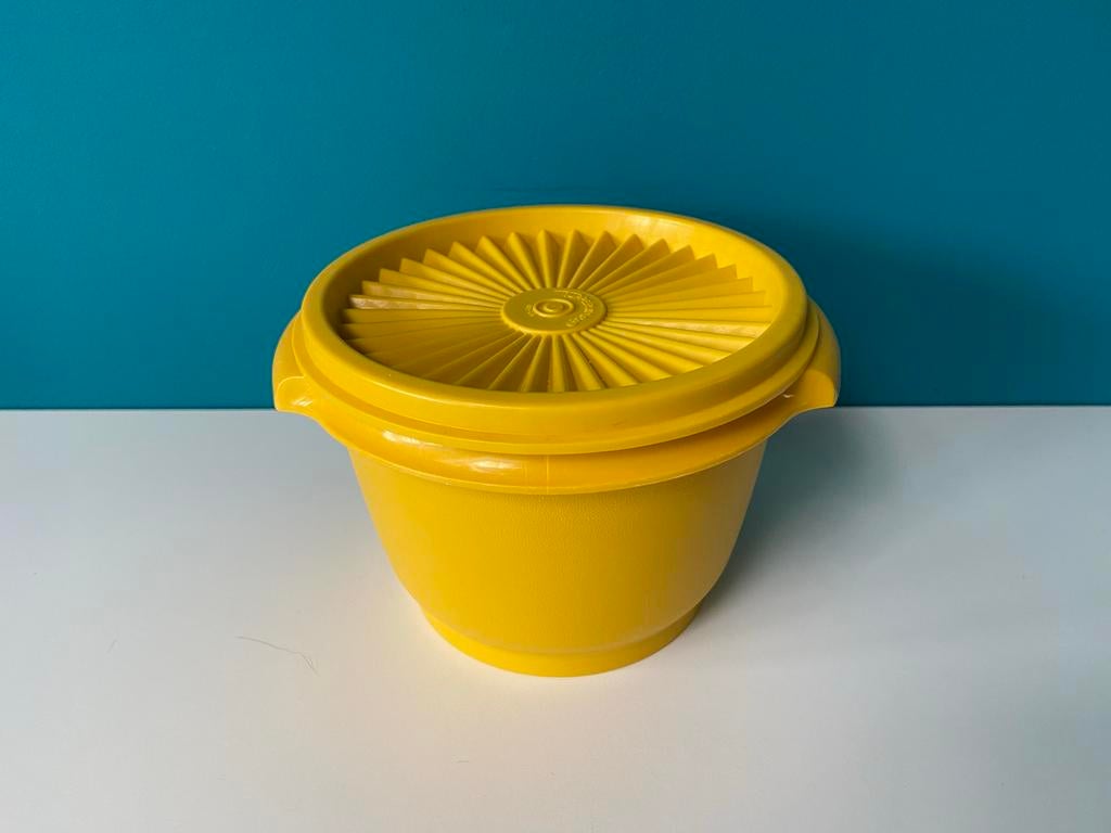 Knalgeel Tupperware trommeltje - 13cm doorsnede, 9,5cm hoog, Huis en Inrichting, Keuken | Tupperware, Nieuw, Bus of Trommel, Geel