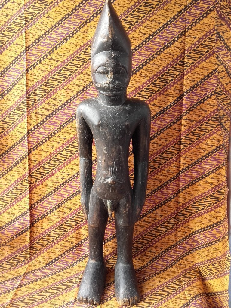 Mooi authentiek oud voorouderbeeld uit Afrika 91 cm.