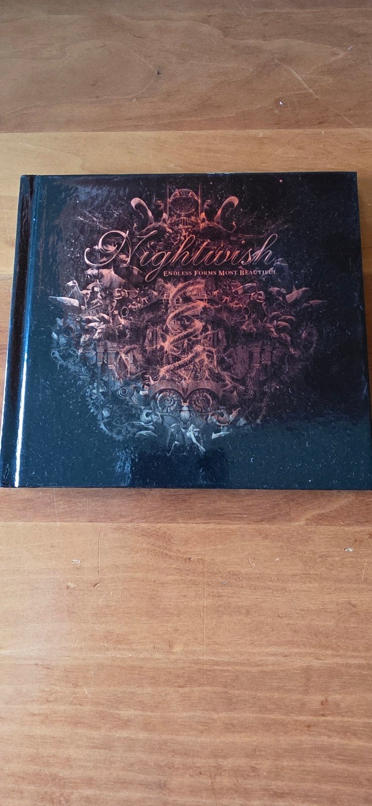 Nightwish - Endless Forms Most Beautiful CD (2015), Ophalen of Verzenden, Zo goed als nieuw, Inclusief boekje, Heavy metal