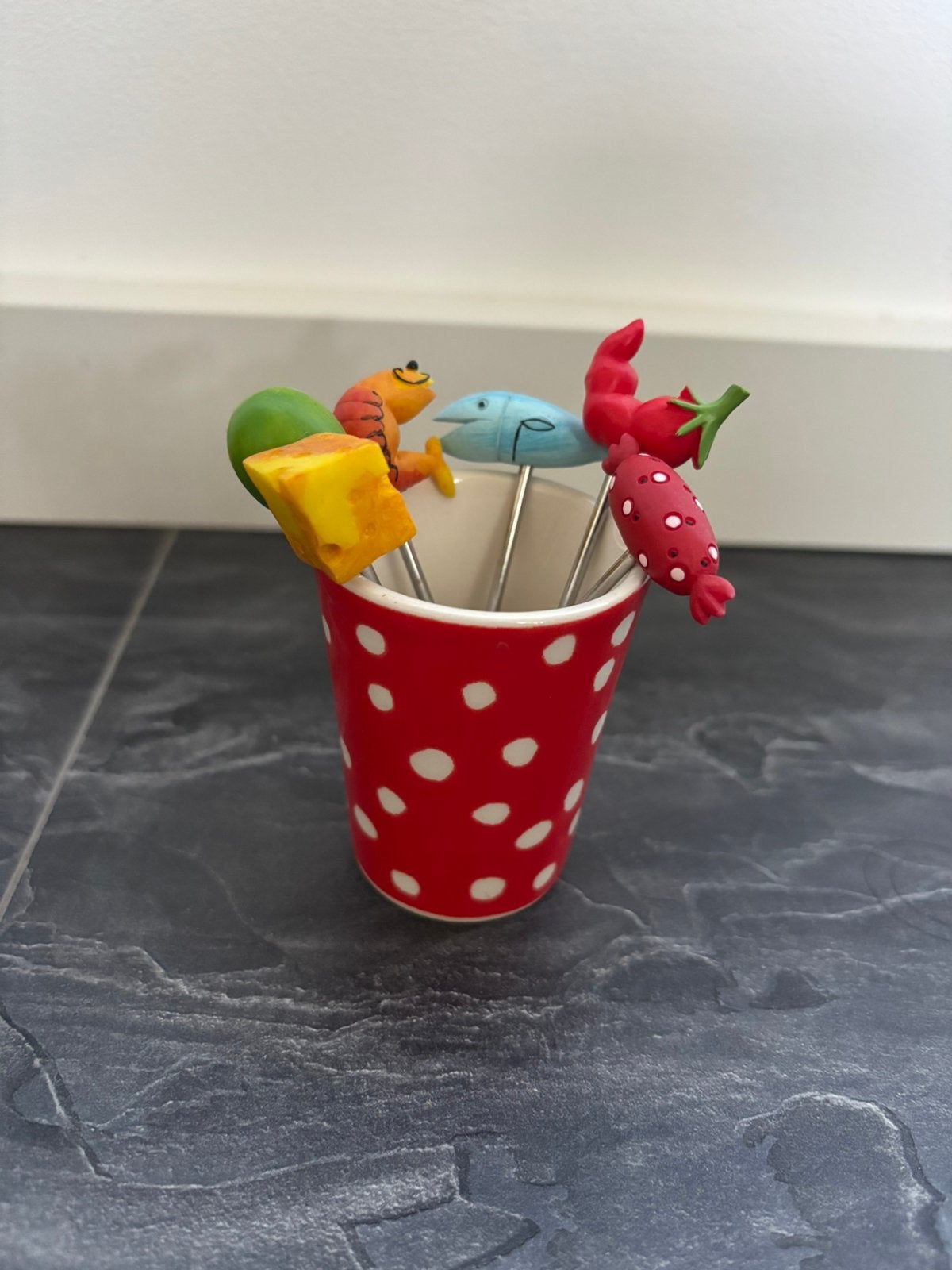 Cocktailprikkers in bekertje BLOND, Ophalen of Verzenden, Zo goed als nieuw, Rond, Riet
