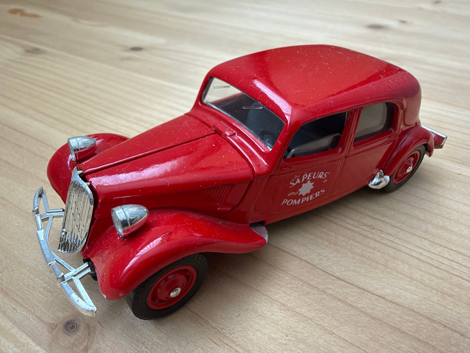 Solido Citroën Traction 1:43 - Rode Brandweerauto, Ophalen of Verzenden, Gebruikt, Auto, Solido