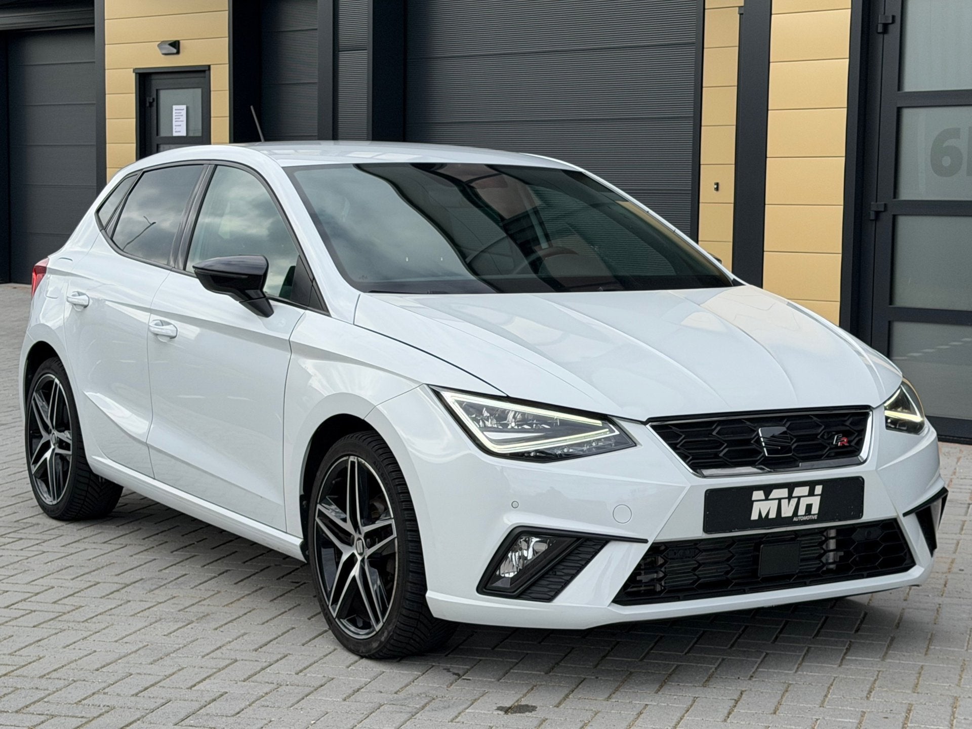 Seat IBIZA 1.0 TSI FR Business Intense Plus - Alcantara - Vi, Auto's, Voorwielaandrijving, Dealer onderhouden, Gebruikt, Euro 6