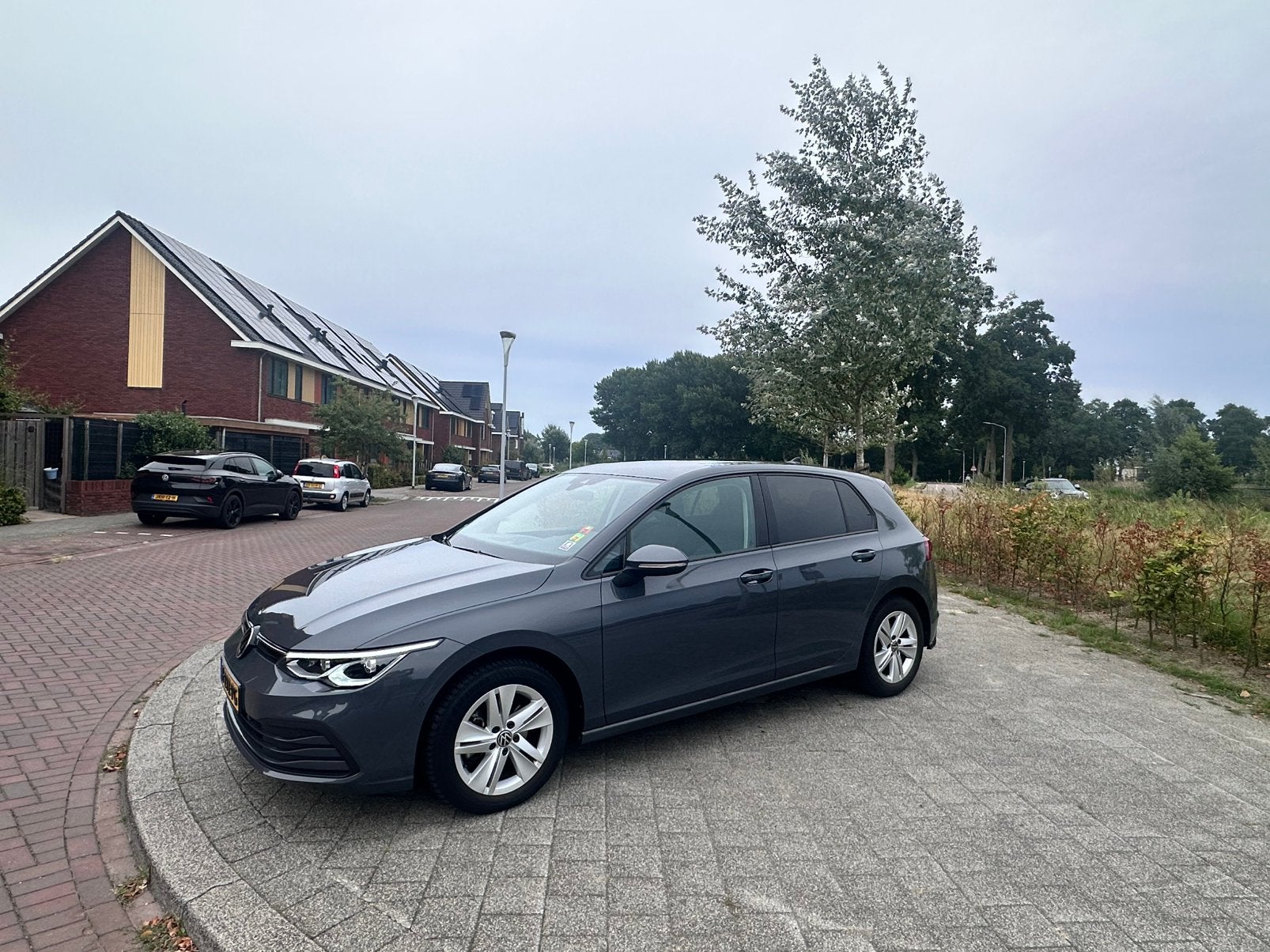 VwGolf 8 bussines edition 1.0 Etsi 84.000 km dsg 2021 Grijs, 650 kg, 19 km/l, 3 cilinders, Zilver of Grijs