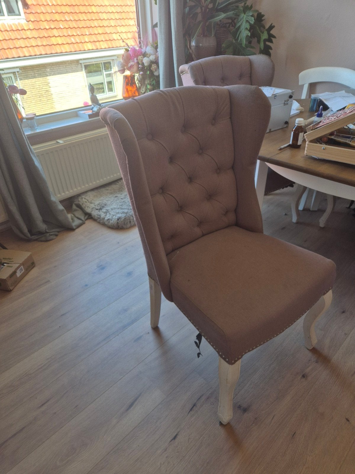 2 Elegante eetstoelen met restauratiebehoefte, Hout, Gebruikt, Overige kleuren, Ophalen of Verzenden