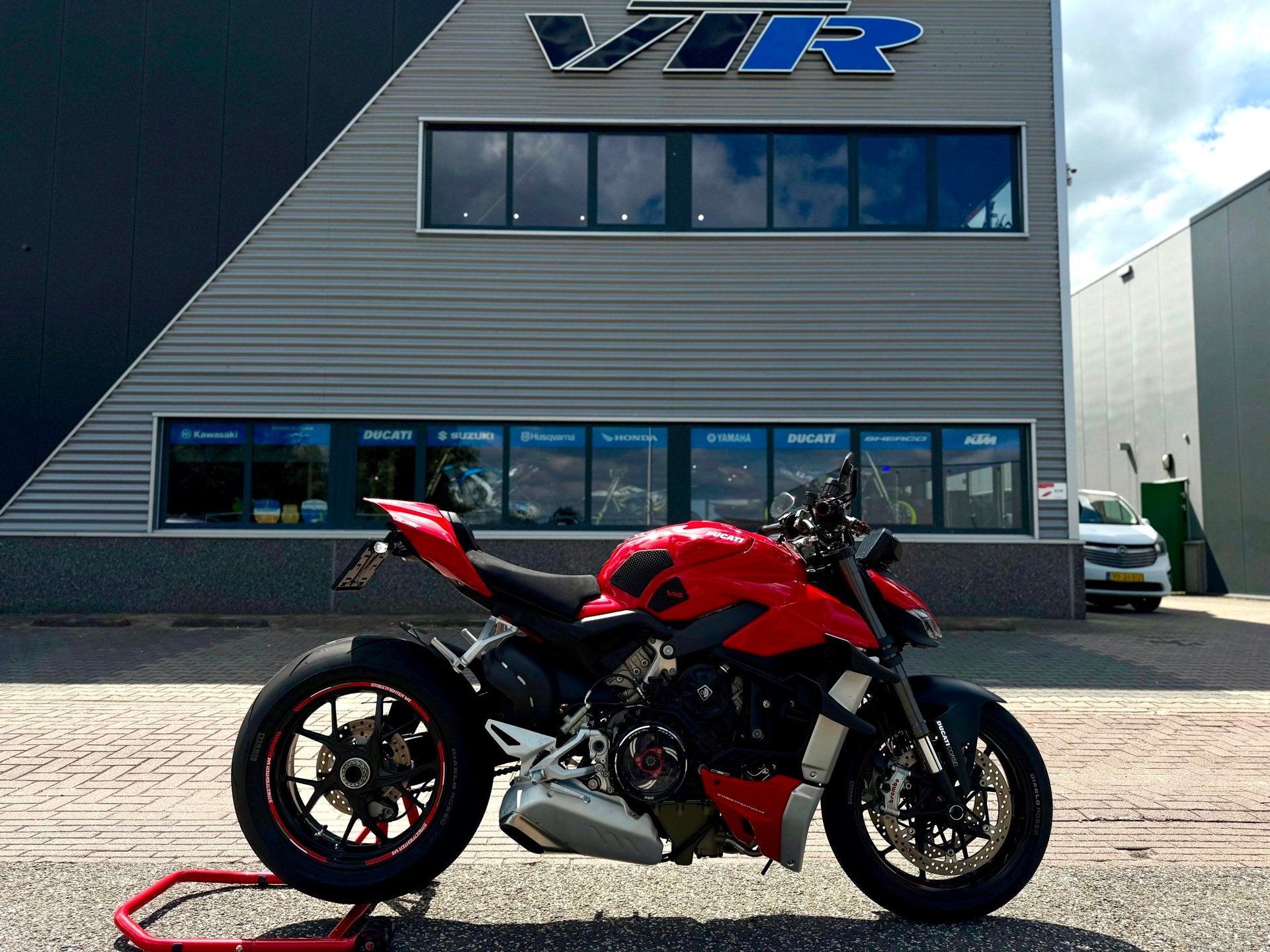 Ducati Naked Streetfighter V4, Info@ducati.com, Bedrijf, Meer dan 35 kW, Via Antonio Cavalieri Ducati. 3
40123  Bologna, IT