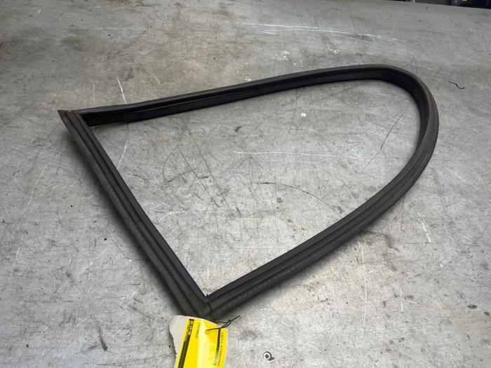 Raamrubber Achter van een BMW 3-Serie, Gebruikt, -, -, Ophalen of Verzenden