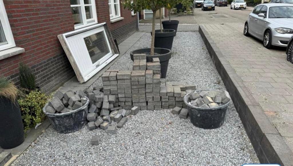 Gratis af te halen: partij antraciete klinkers, Tuin en Terras, Tegels en Klinkers, Ophalen, Gebruikt, Klinkers, 5 tot 10 m²