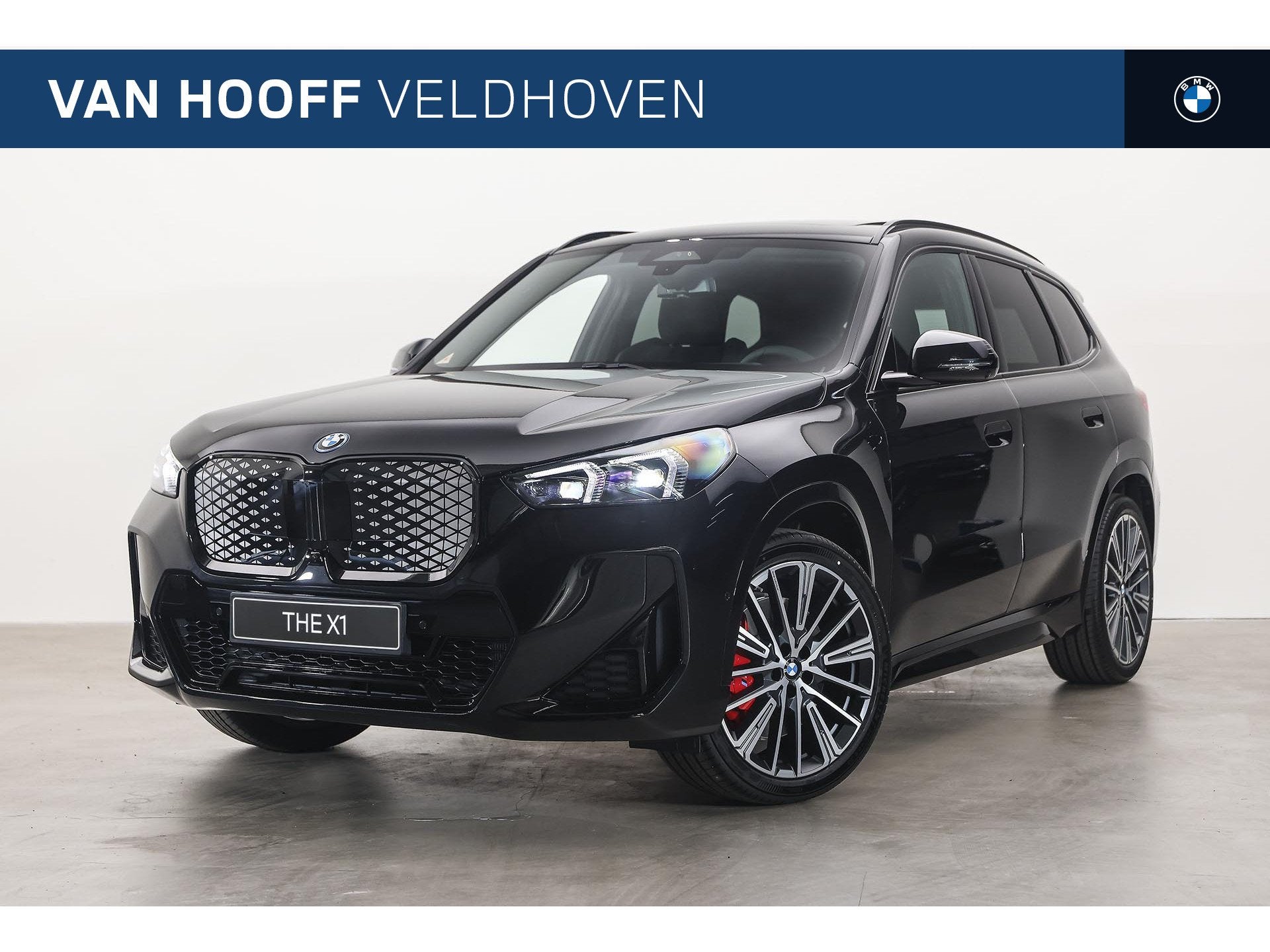BMW iX1 eDrive20 M Sport / Panoramadak / Trekhaak / Sportsto