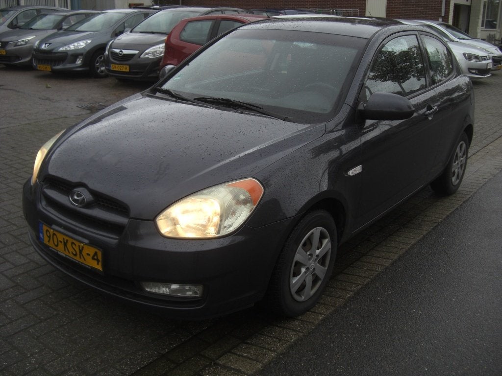 Hyundai Accent 1.4i Dynamic Joy, Auto's, Accent, Gebruikt, Elektrische ramen, 4 cilinders