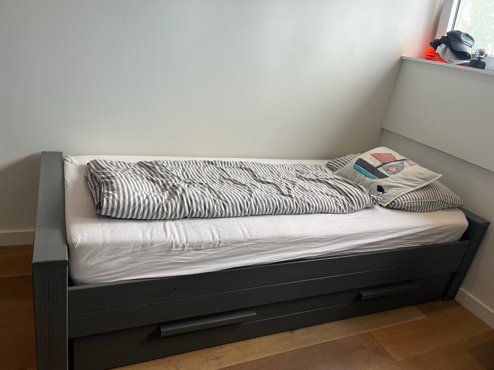 Woood Karwei Eenpersoonsbed Opbergla Grijs klein prijsje, Ophalen, Gebruikt, 90 cm, Eenpersoons