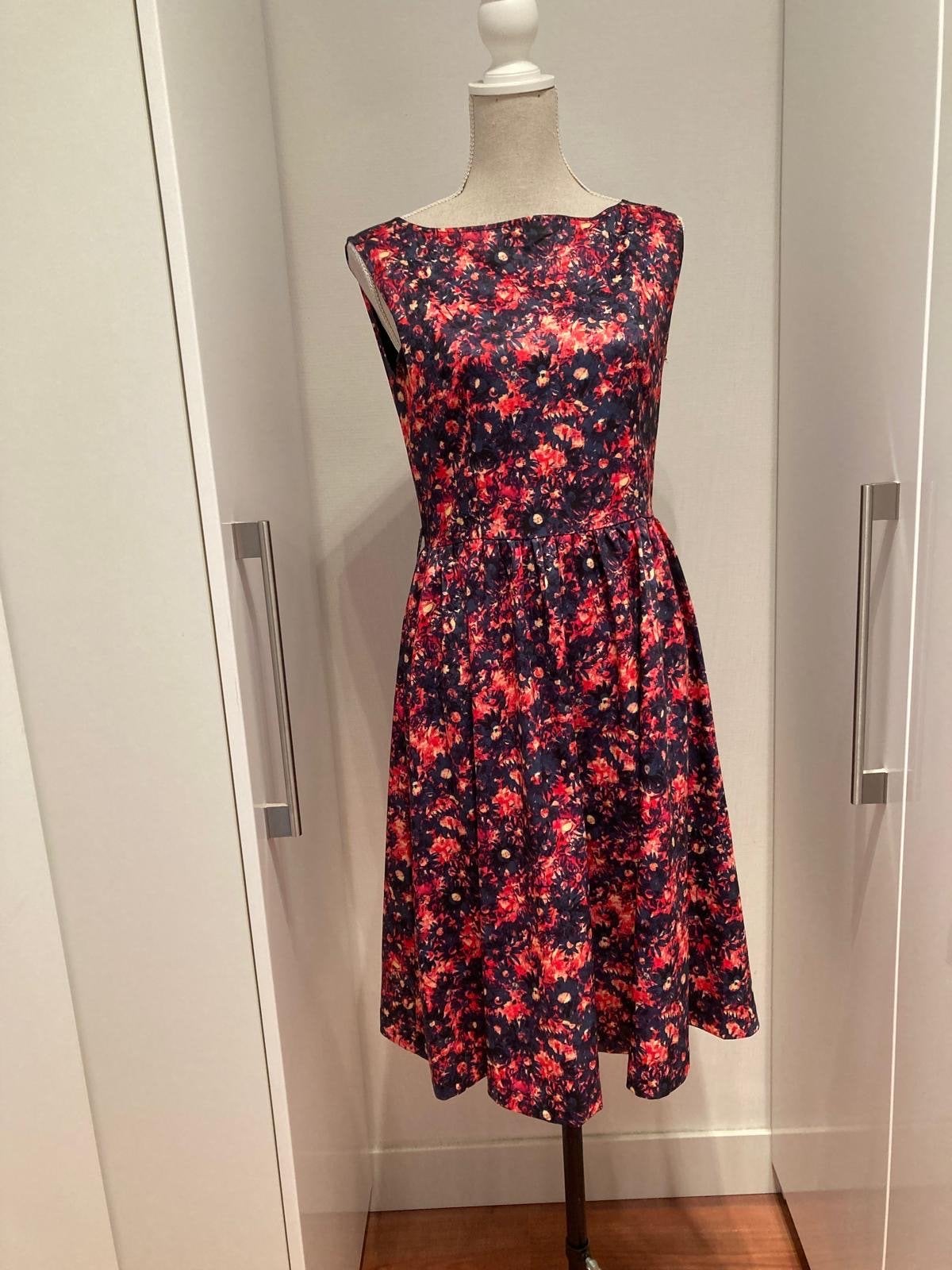 Lindy Bop jurk met bloemenprint, maat M, Maat 38/40 (M), Meerkleurig, Ophalen of Verzenden, Zo goed als nieuw