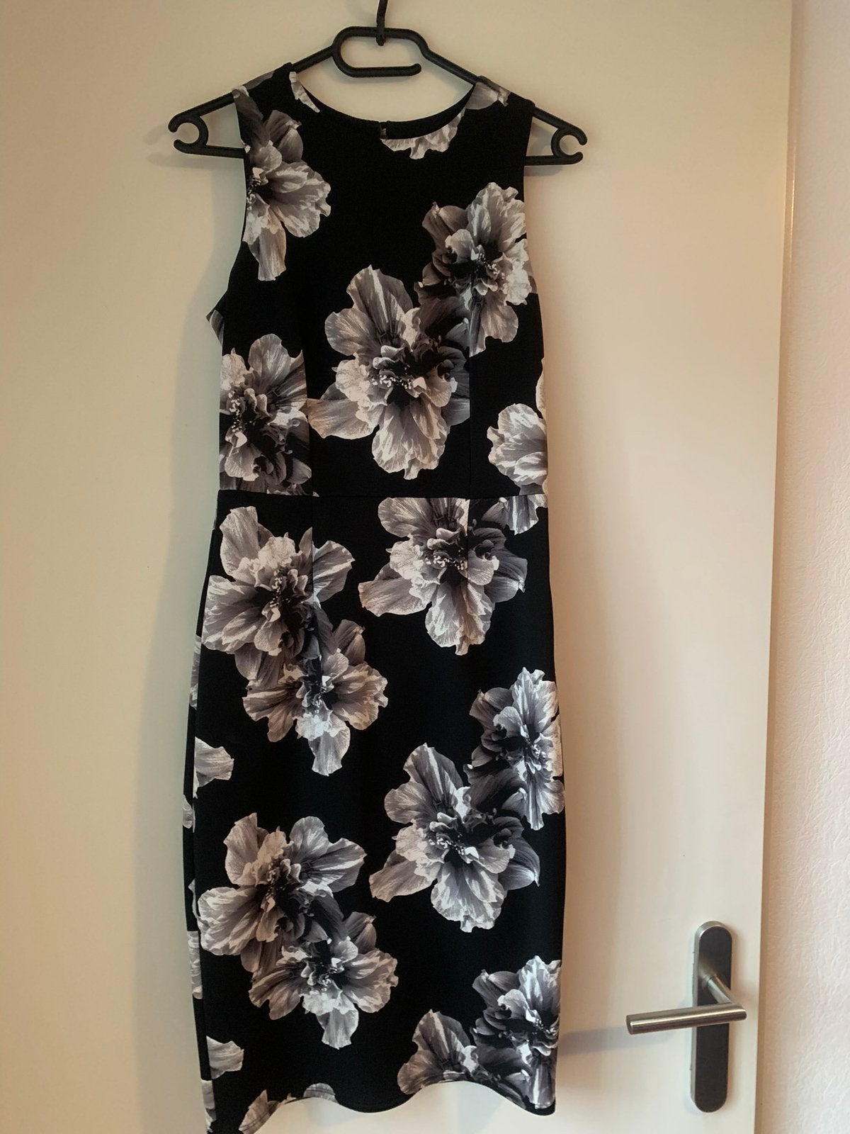 Prachtige jurk van Dorothy Perkins, maat 38, Maat 38/40 (M), Zwart, Ophalen of Verzenden, Zo goed als nieuw