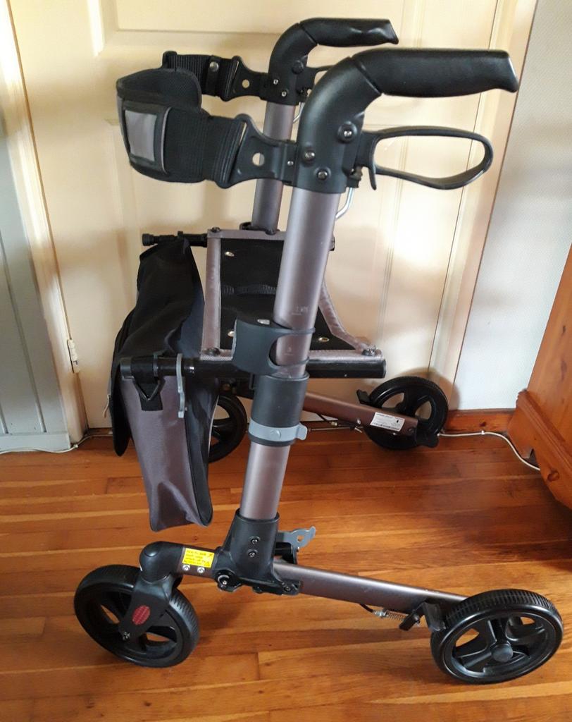 Rollator WheelzAhead, Ophalen, Opvouwbaar, Zo goed als nieuw