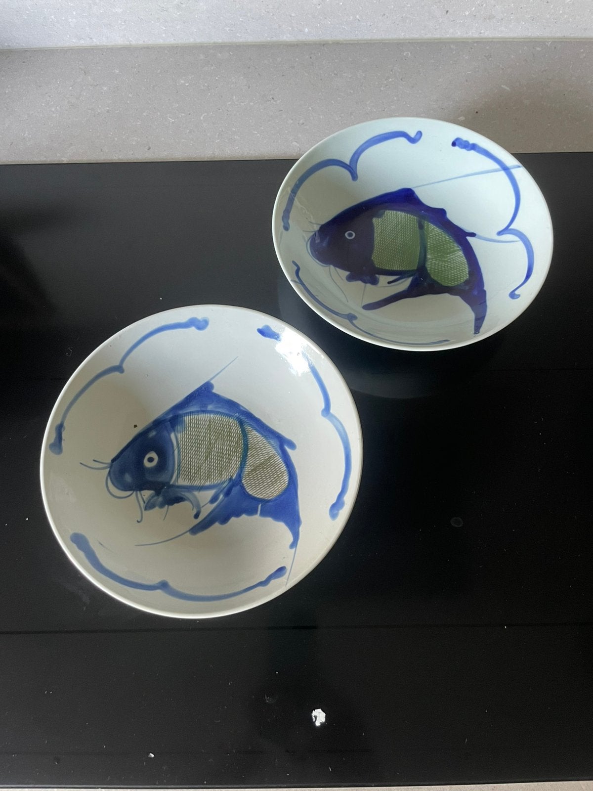 2 Chinese Koikarper borden groot, Ophalen of Verzenden, Zo goed als nieuw, Bord(en), Overige stijlen