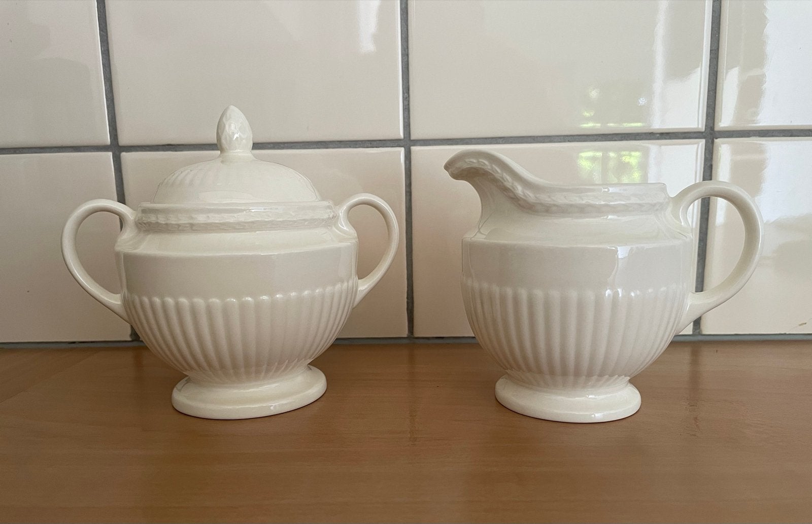 Wedgwood suikerpot en melkkan, Klassiek, Ophalen of Verzenden, Zo goed als nieuw, Kop(pen) en/of Schotel(s)