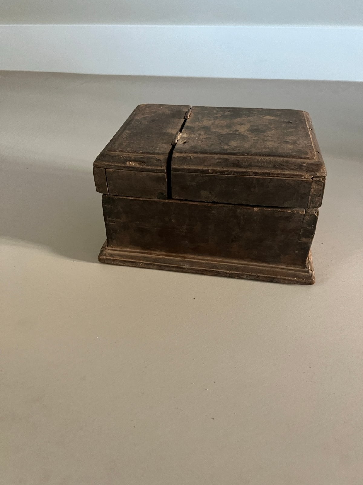 Antieke houten doos met compartimenten, Ophalen
