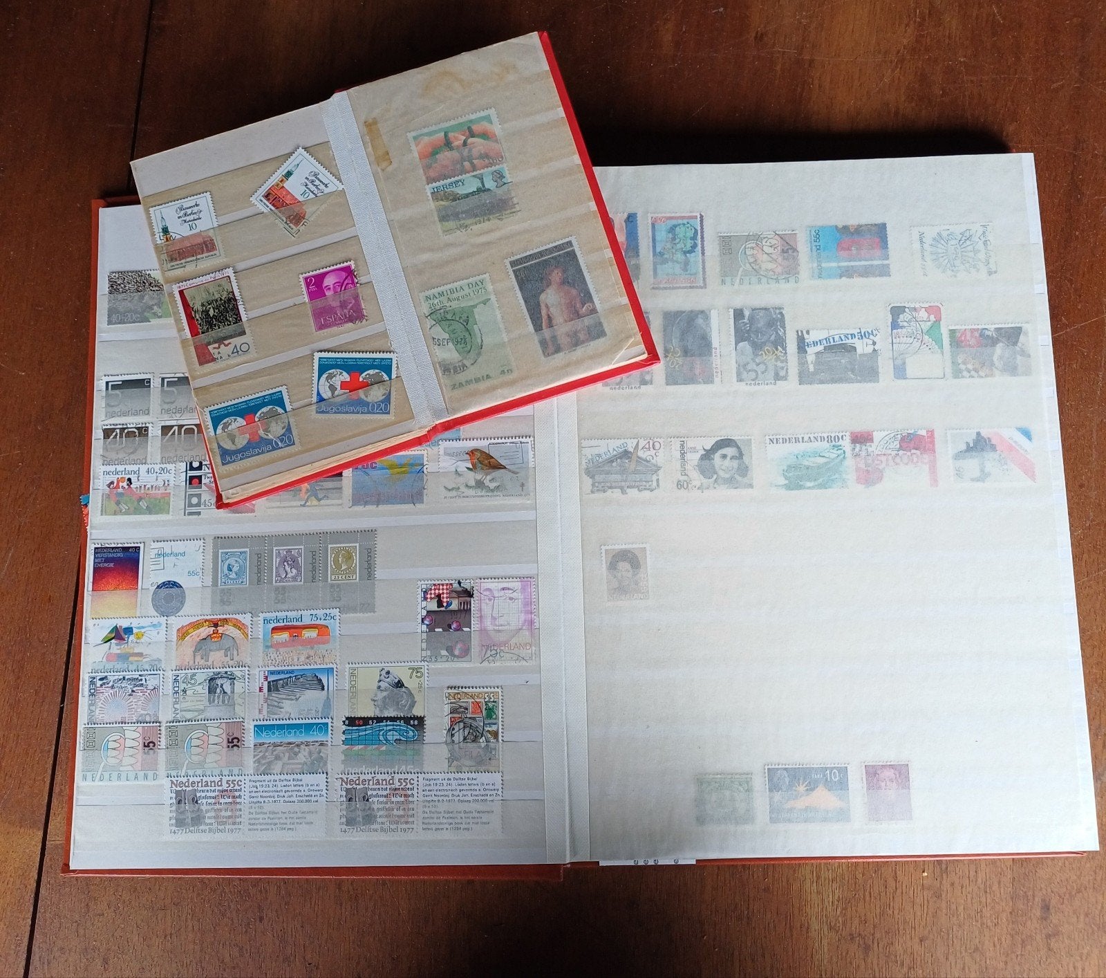 2x postzegelalbum, Postzegels en Munten, Postzegels | Toebehoren, Ophalen of Verzenden, Verzamelalbum