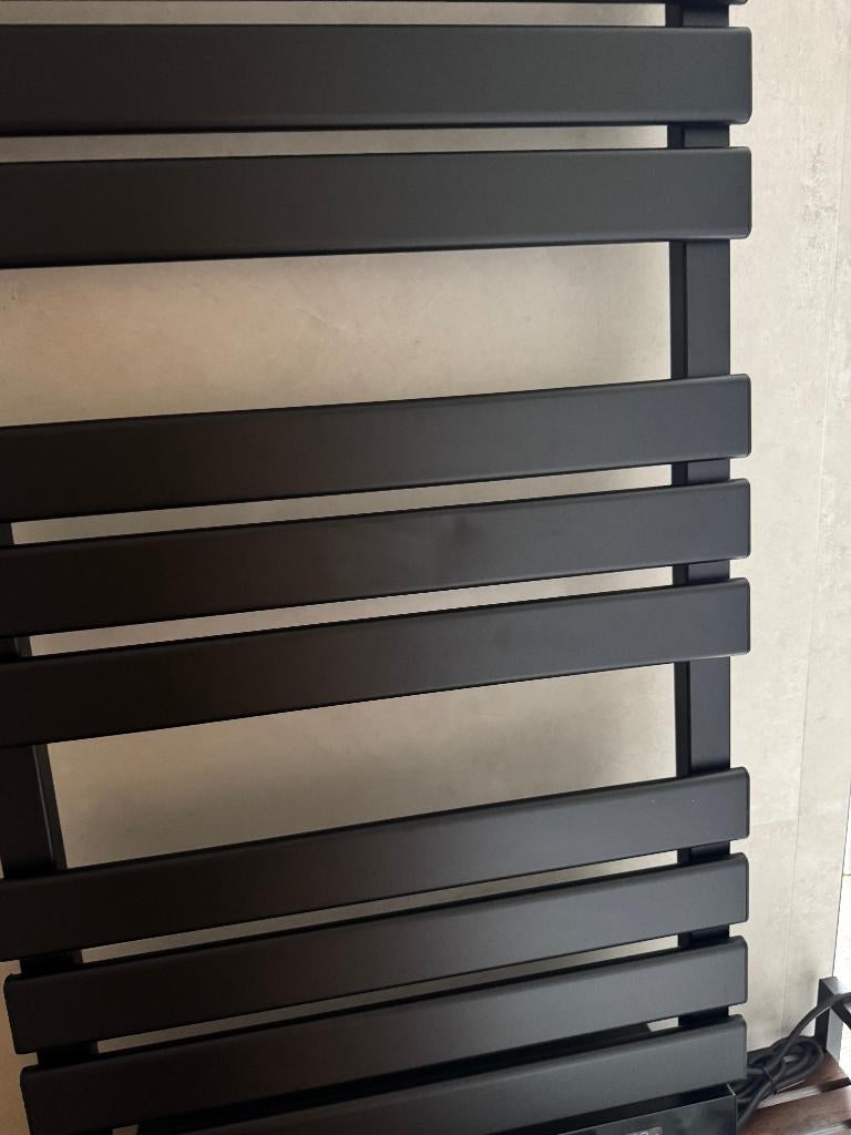Nieuwe elektrische design radiator zwart 125x56 (ongebruikt), Ophalen, Radiator, Nieuw, Minder dan 60 cm