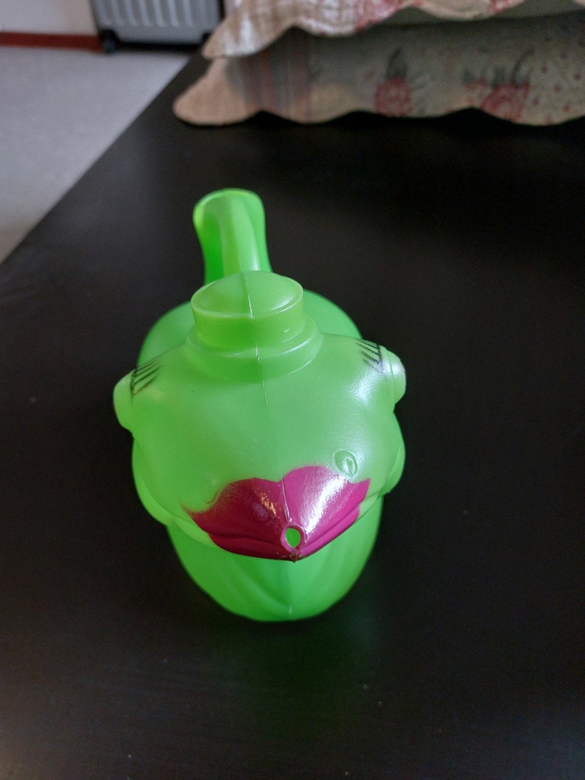 Groene plastic gieter met roze lippen, Ophalen of Verzenden, Gebruikt, Jongen of Meisje