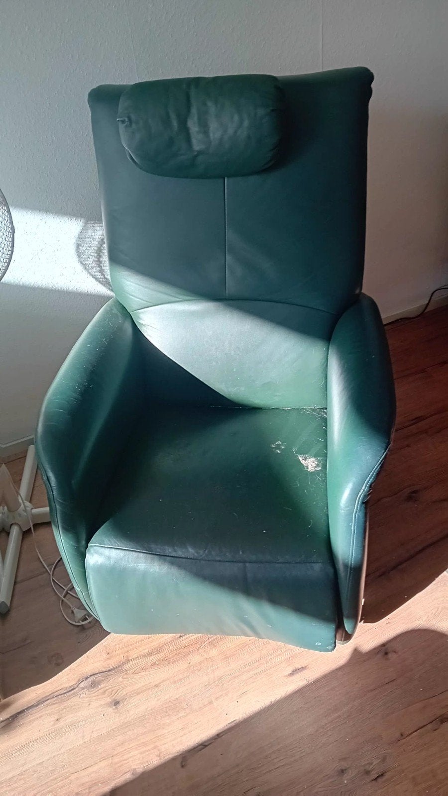 Groene leren relaxfauteuil - Comfortabel en verstelbaar, Gebruikt, Klassiek, Comfortabel, Ophalen of Verzenden, 75 tot 100 cm