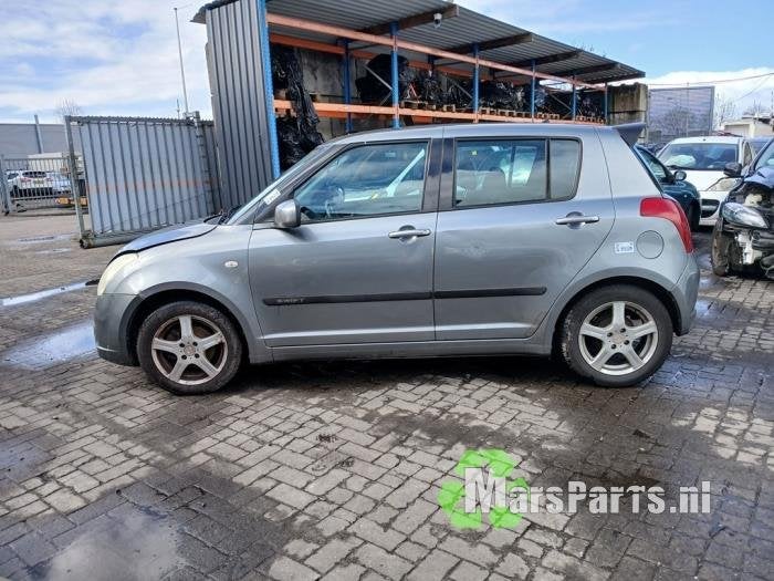 Kokerbalk links van een Suzuki Swift (ZCD), Gebruikt, -, -, Ophalen of Verzenden