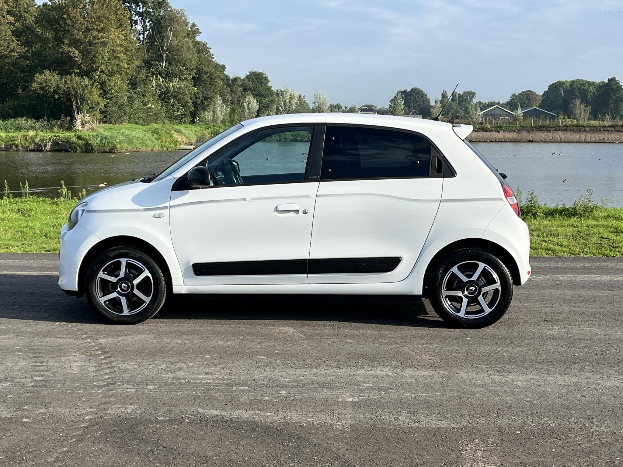 Renault Twingo 1.0 SCe Limited Airco, cruise, pdc achter, Auto's, Gebruikt, Euro 6, 840 kg, 4 stoelen