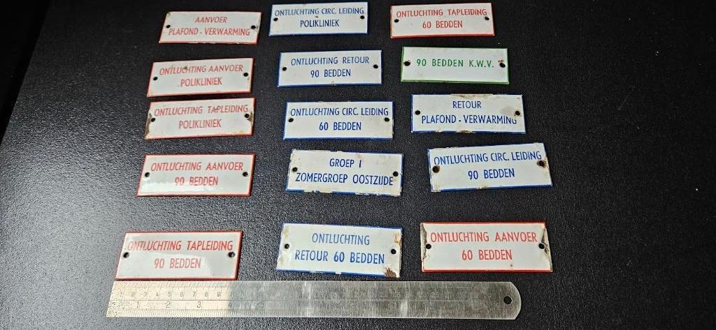 Antiek emaille schildjes plaatjes uit oud ziekenhuis Hengelo, Ophalen of Verzenden