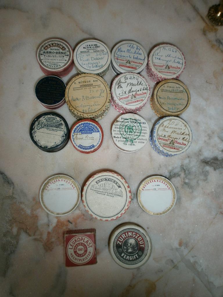 Unieke verzameling apothekersdoosjes in oude Engelse pot, Ophalen of Verzenden