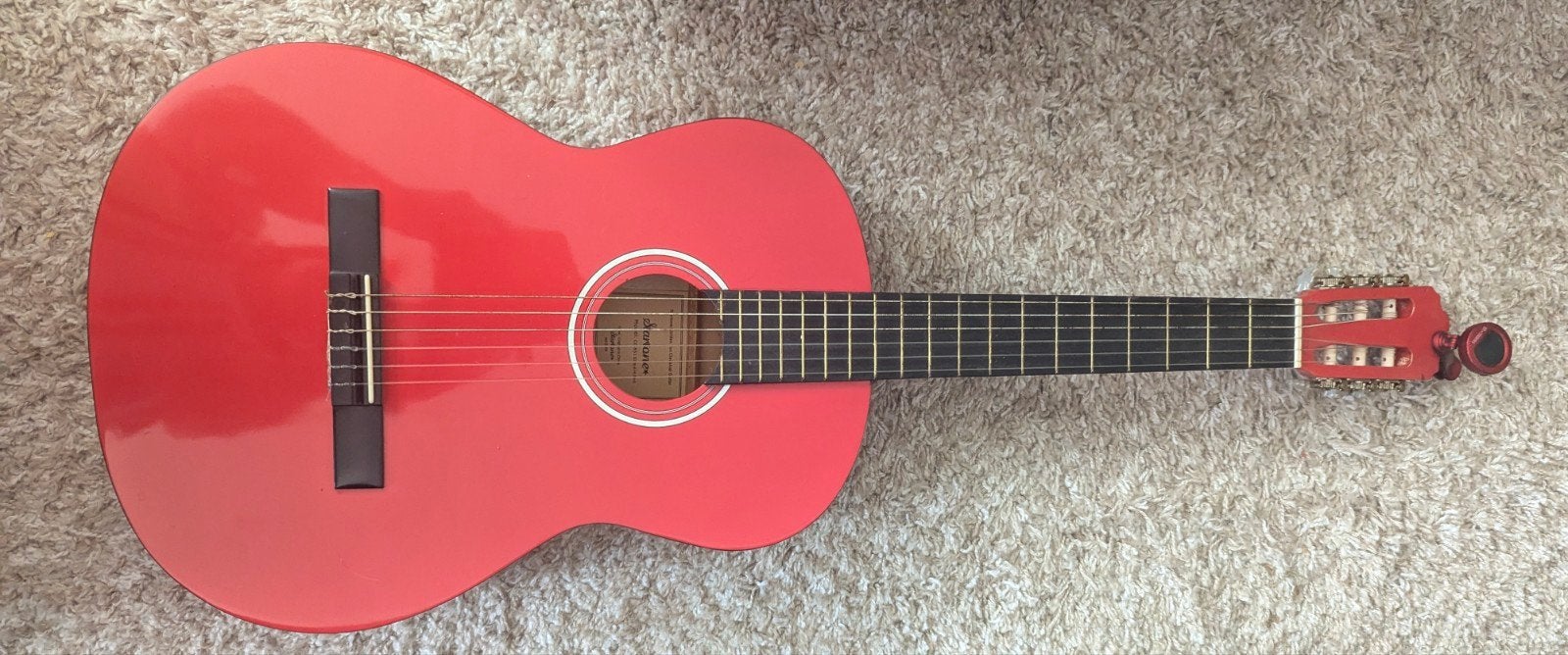 Beginnersgitaar rood met stemapparaat en standaard, Muziek en Instrumenten, Ophalen, Gebruikt, Klassieke of Spaanse gitaar