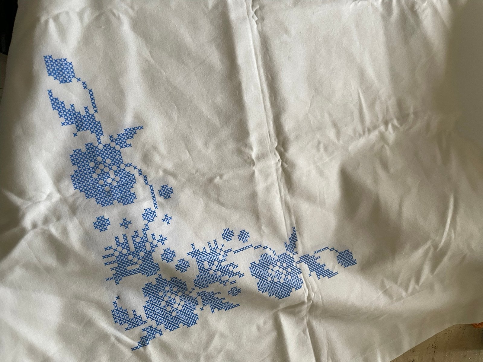 ZELF TE BORDUREN TAFEL LAKEN, MET BEDRUKT PATROON EN GAREN, Ophalen of Verzenden, Zo goed als nieuw, Borduurpakket