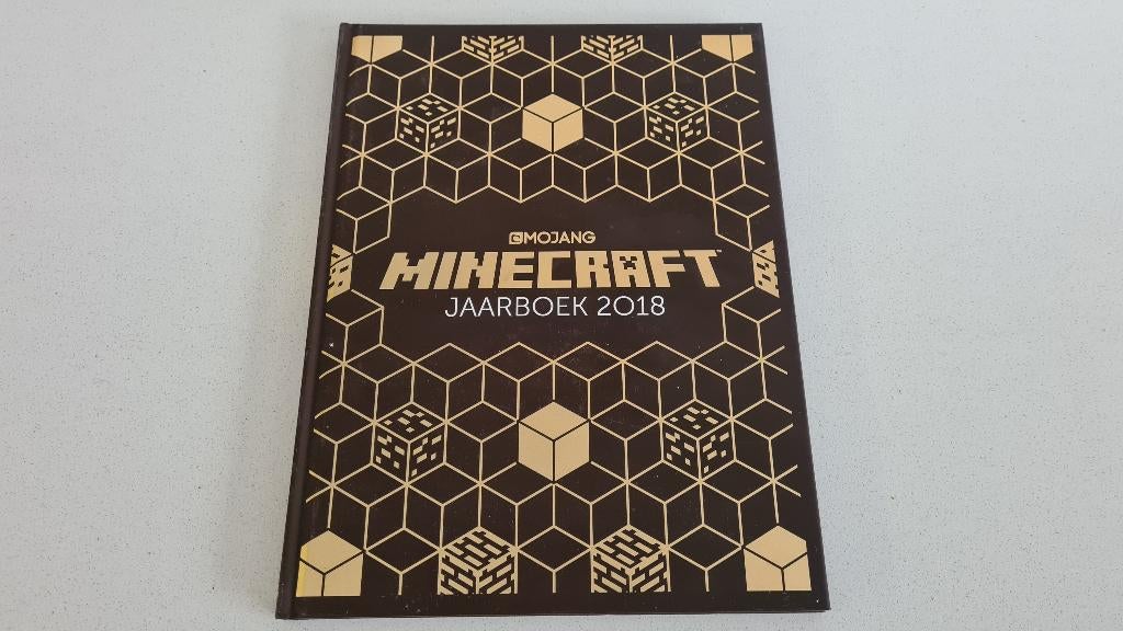 Minecraft - Jaarboek 2018, Ophalen of Verzenden, Zo goed als nieuw, Fictie, Stephanie Milton