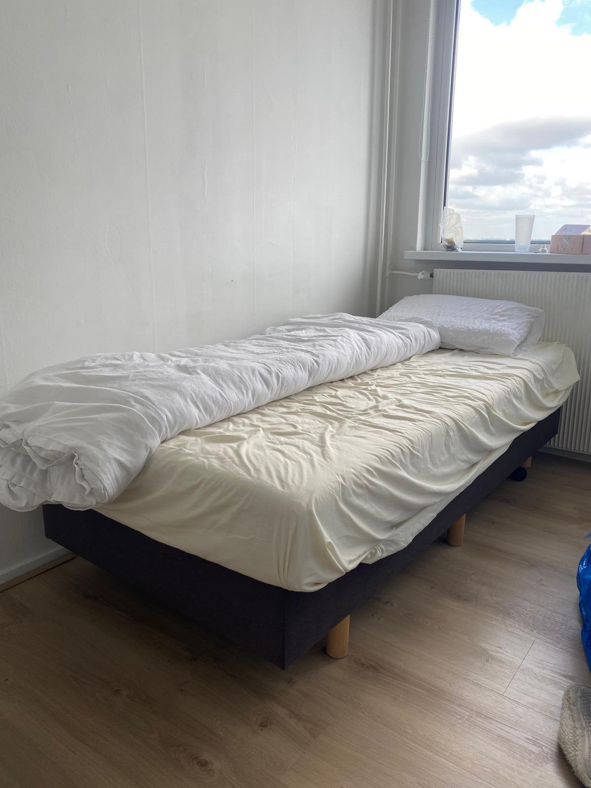 Eenpersoonsbed 90cm - Goede staat (URGENT), Ophalen, Gebruikt, Eenpersoons, 90 cm
