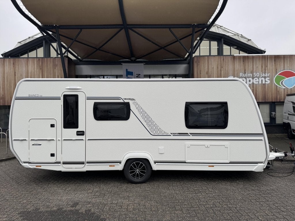 Fendt Bianco Activ 550 KMG 2027 BLACKLINE ACTIE!!!, Caravans en Kamperen, 2 aparte bedden, Bedrijf, Treinzit, Fietsenrek