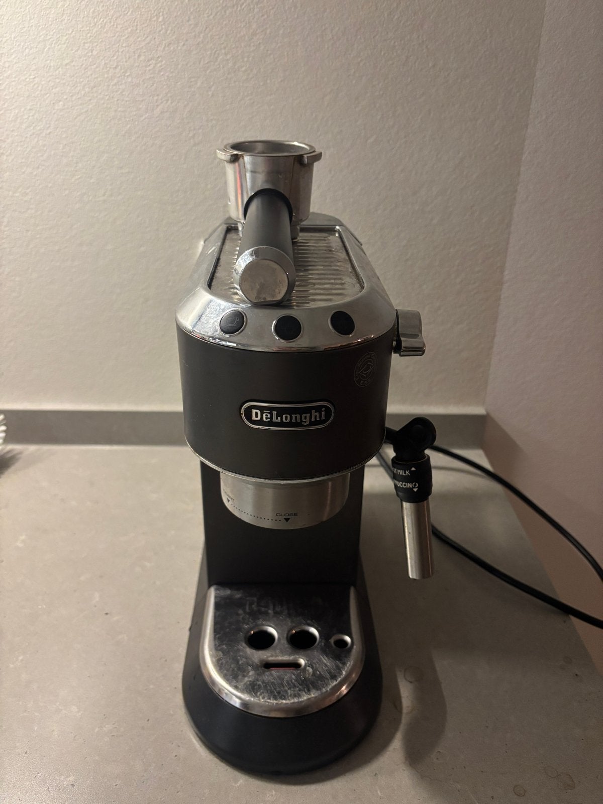 De'Longhi Dedica Style EC685.BK Espressomachine, Ophalen, Afneembaar waterreservoir, Gebruikt, Espresso apparaat