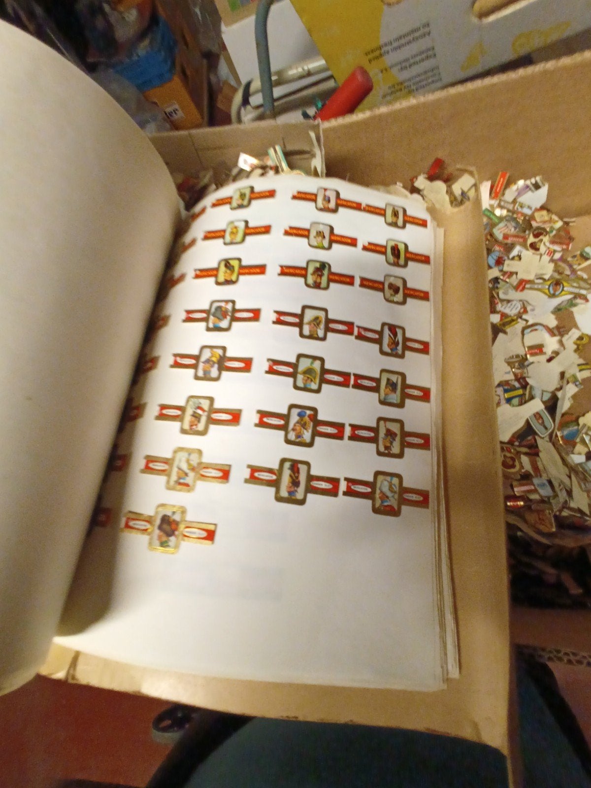 sigaren  bandjes  veel verschillende. foto s, Ophalen, Zo goed als nieuw, Sigarenbandjes