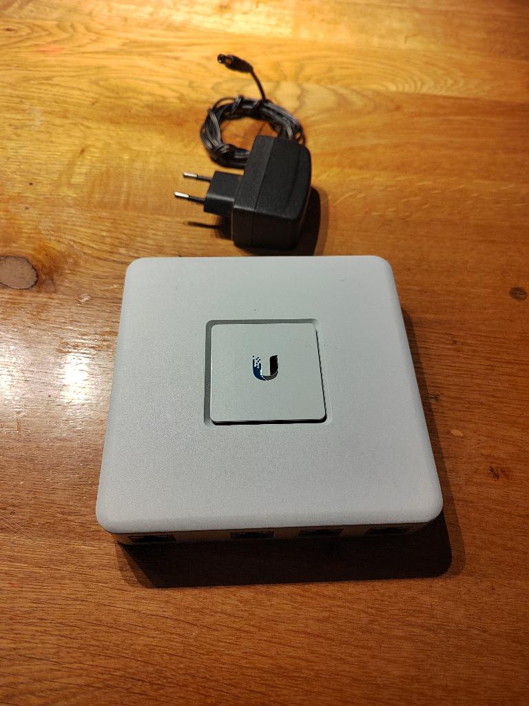 Ubiquiti Unifi USG 3P, Computers en Software, Router, Gebruikt, Ekkersrijt 3102, 5692CC Eindhoven, Ubiquiti