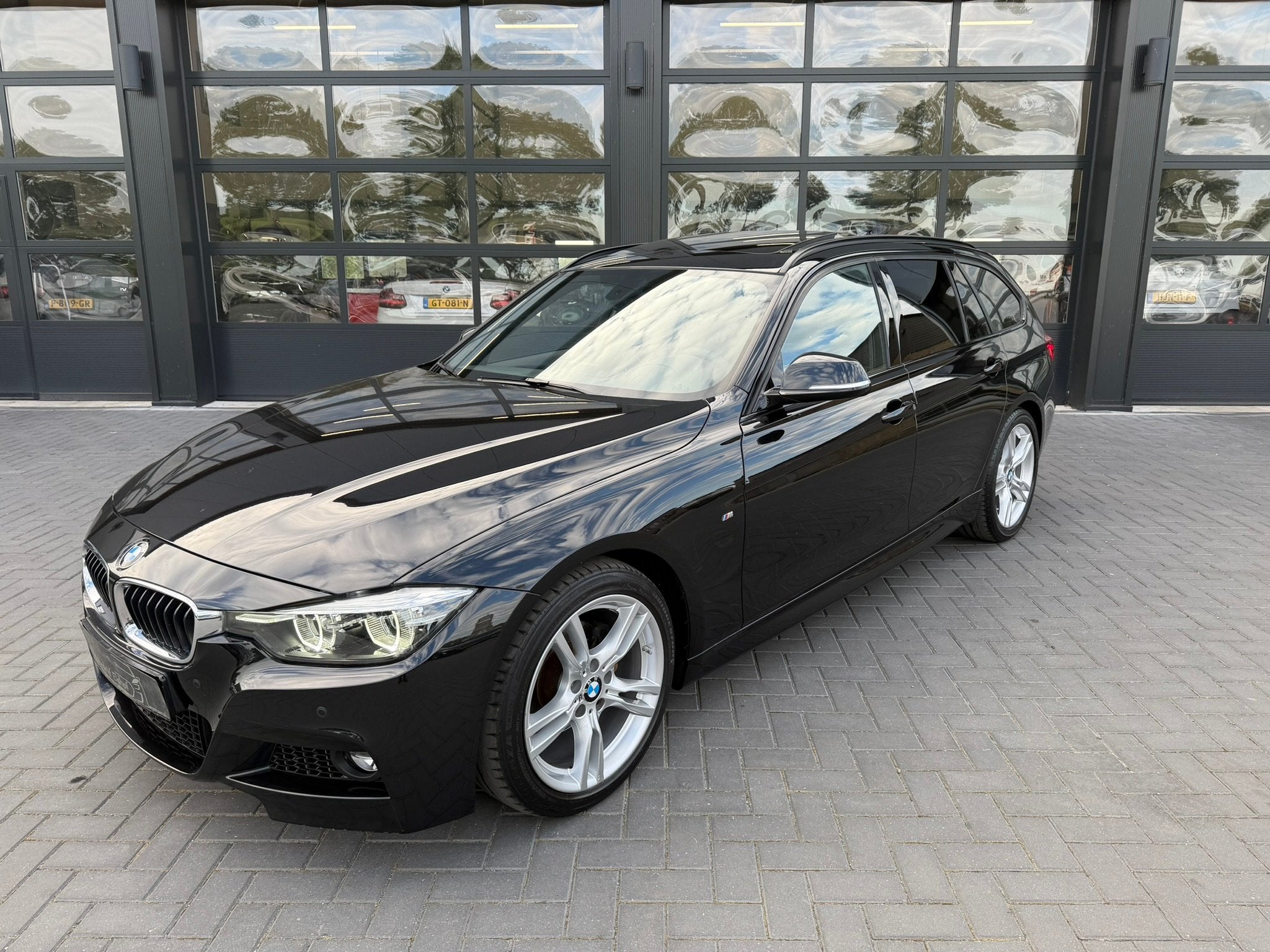 BMW 3 Serie Touring 318i M Sport Led / Dakraam (bj 2019), Auto's, BMW, 136 pk, Gebruikt, Lichtsensor, Zwart