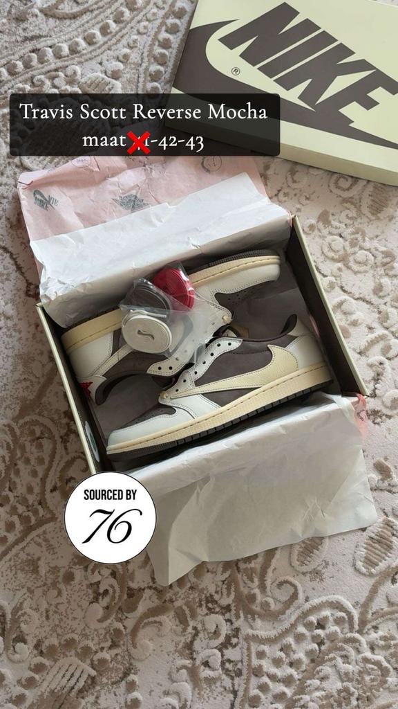 Travis Scott Reverse Mocha air jordan 1 low maat 42&43, Ophalen of Verzenden, Nieuw, Bruin, Sneakers of Gympen