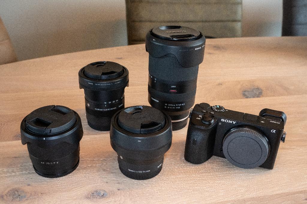 Sony A6600 + 4 Toplenzen. Complete Start Set!, Compact, Ophalen of Verzenden, Zo goed als nieuw, Sony