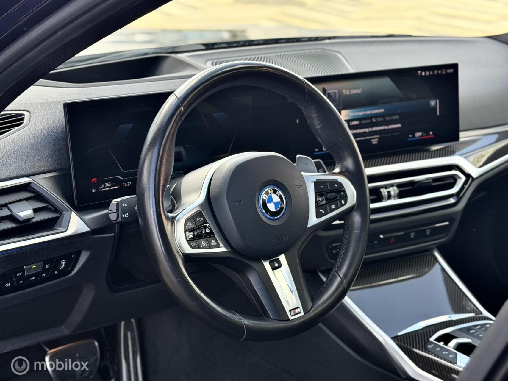 BMW 3-serie Touring 330e Xdrive M Sport |Pano|Carbon|HUD|H&K, Automaat, Zwart, 4 cilinders, Blauw