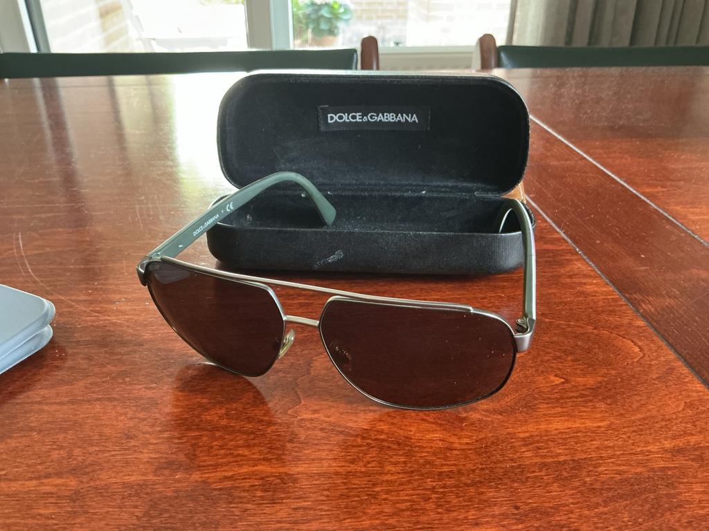 Dolce & Gabbana Zonnebril met Groene Details en Hoesje, Sieraden, Tassen en Uiterlijk, Zonnebrillen en Brillen | Heren, Ophalen of Verzenden