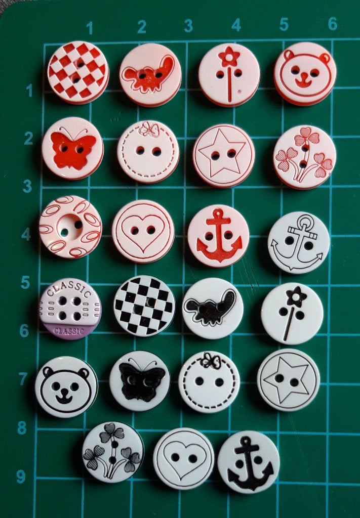 Leuke knopen met diverse opdrukken - 12x12mm, Onbekend, Nieuw, Ophalen of Verzenden, Onbekend
