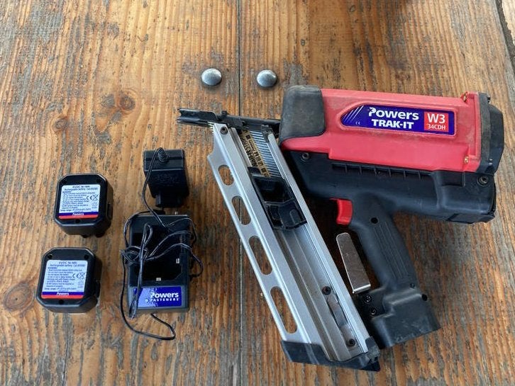 Powers Trak-It W3 34CDH Spijkerpistool met toebehoren, Ophalen, Gebruikt