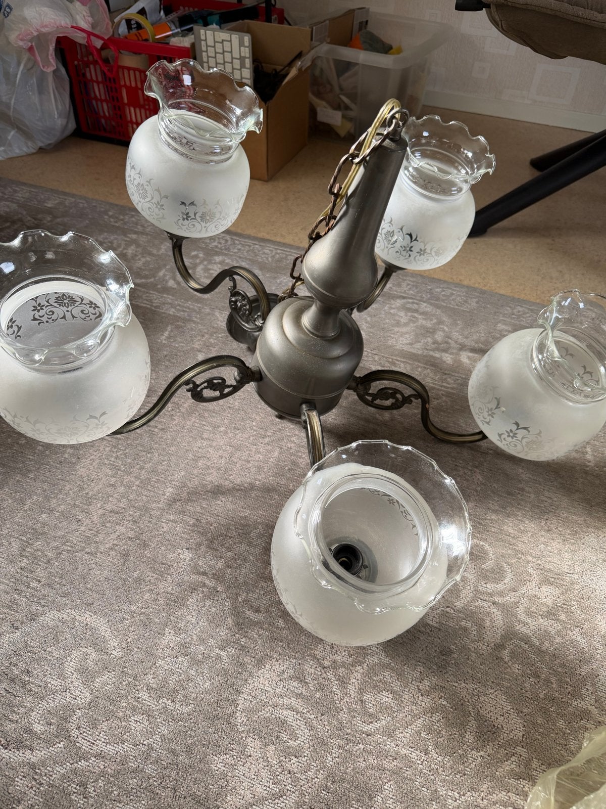Vintage tinnen Kroonluchter met 5 Matglazen Kappen, Ophalen, Gebruikt, Metaal, E27 (groot)