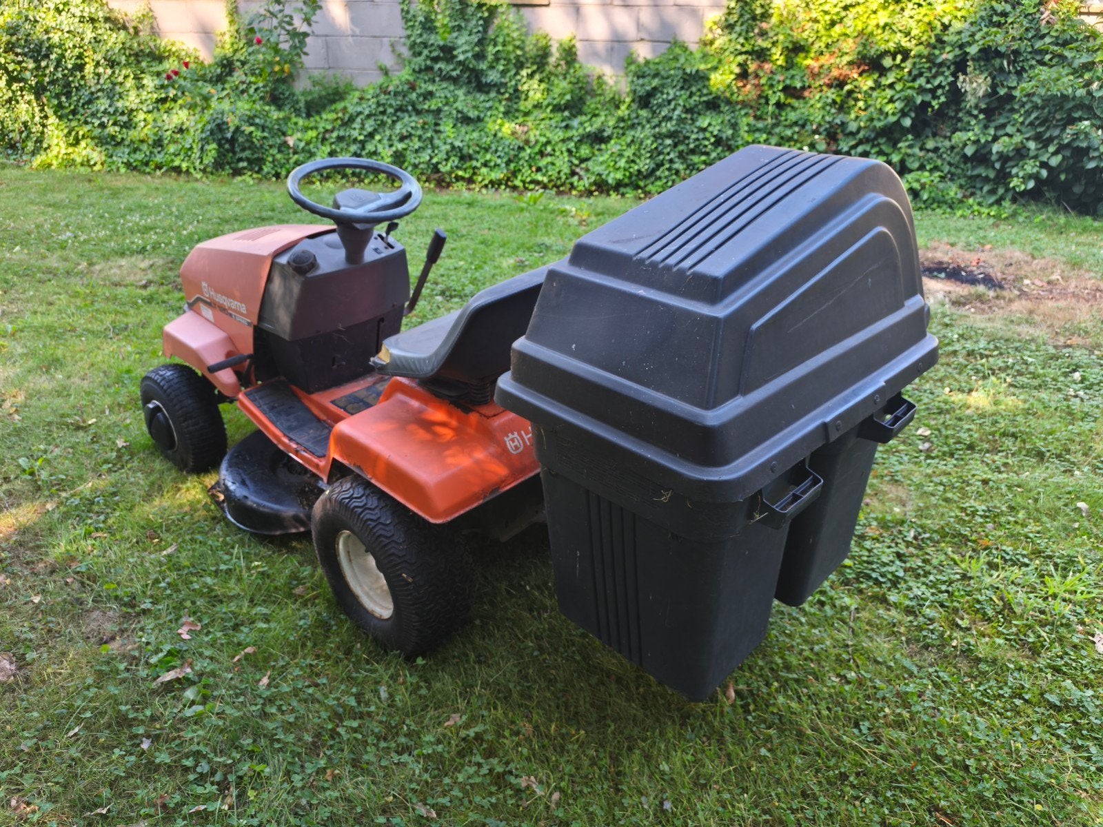 Husqvarna lt120 zitmaaier met opvangbak, Tuin en Terras, Zitmaaiers, Ophalen, Gebruikt