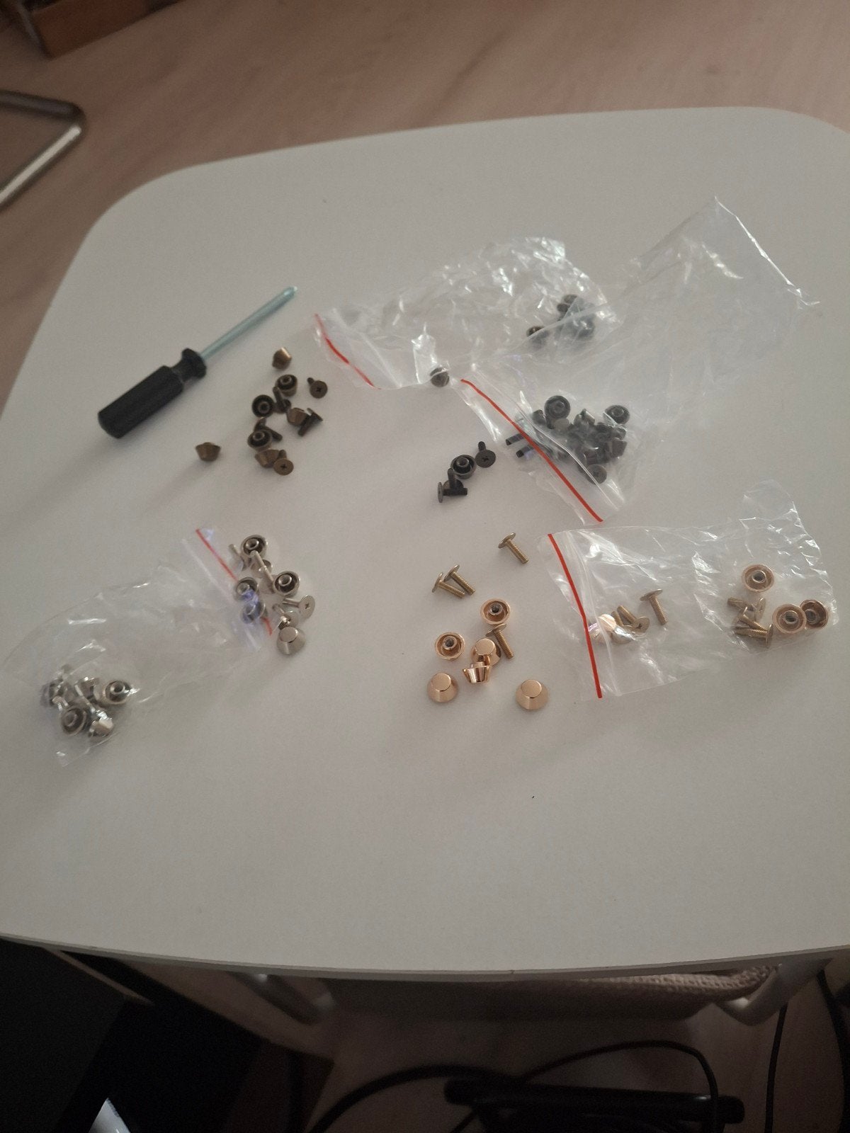 Metalen studs en schroeven set, diverse kleuren, Ophalen of Verzenden, Nieuw
